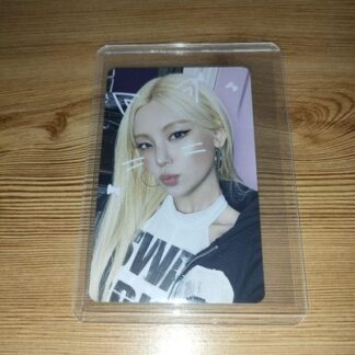ITZY TUNNEL VISION Photo Card Yeji
