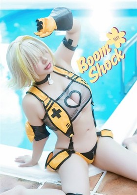 Boom Shock Set Goddess of Victory: NIKKE Photo Book+DVD Cosplayer SAKU