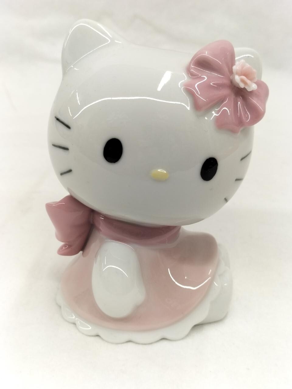 Nao by Lladro Hello Kitty Porcelain Figurine - used