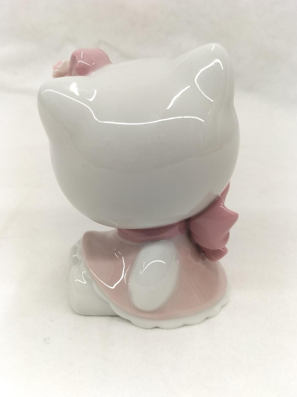 Nao by Lladro Hello Kitty Porcelain Figurine - used - Image 2