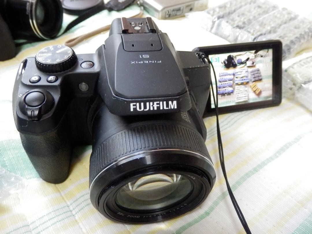 Fujifilm Compact Digital Camera S1 Black F Fx-S1 - Image 4