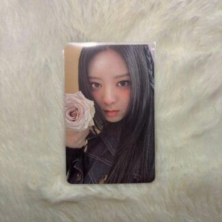 ITZY YUNA CRAZY IN LOVE Photo Card