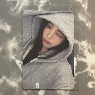 itzy motto Pop-up Zip-up Hoodie with Bonus Photo Card Yuna