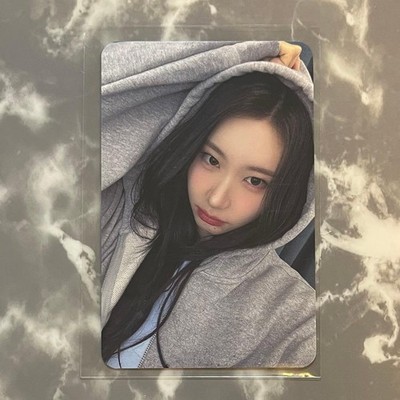 itzy motto Pop-up Zip-up Hoodie and Photo Card Chaeryeong