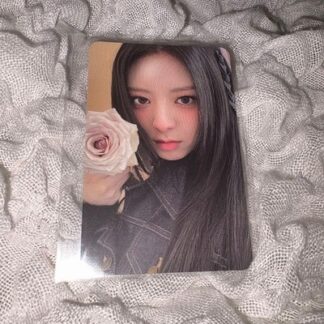 ITZY Yuna Photo Card