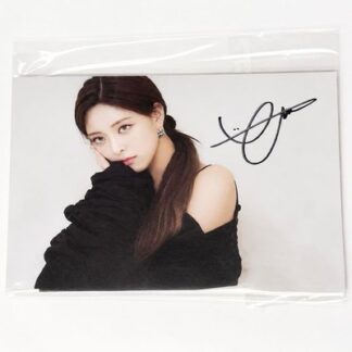 ITZY CHESHIRE Yuna Autographed Mini Poster